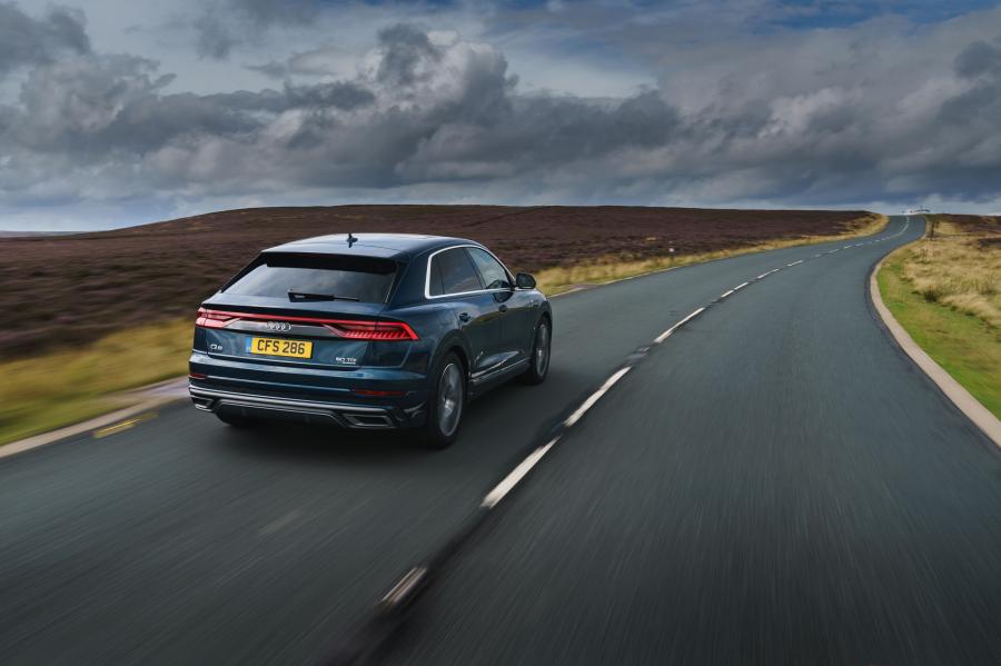  Audi Q8 50 TDI Quattro S-Line 2018 года  (UK) (фото 14 из 27)